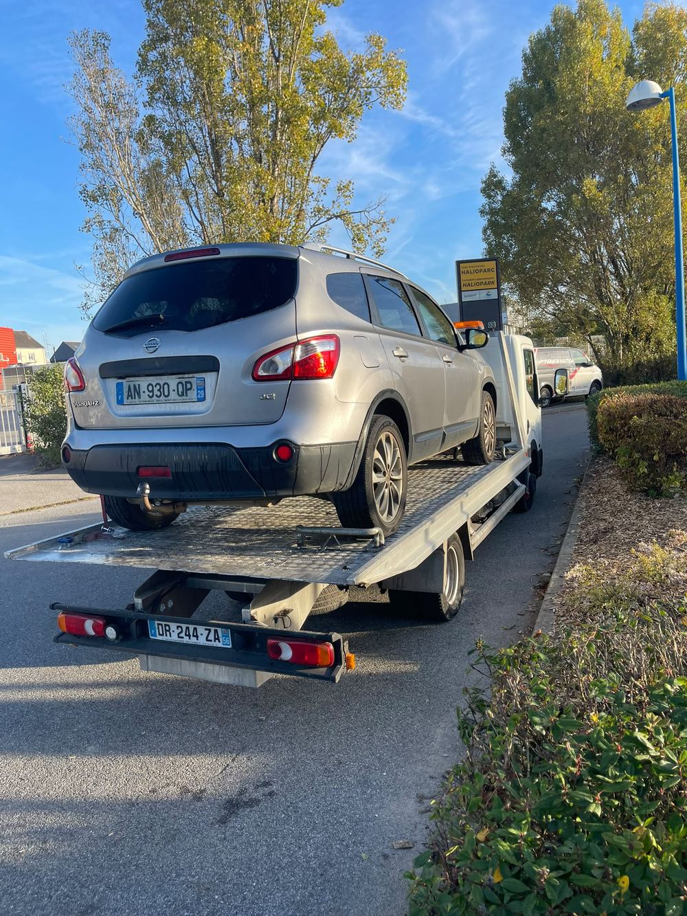 Enlèvement d'un SUV sur plateau, Finistère